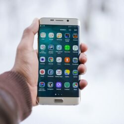 Best Apps to Pass the Time While Commuting
